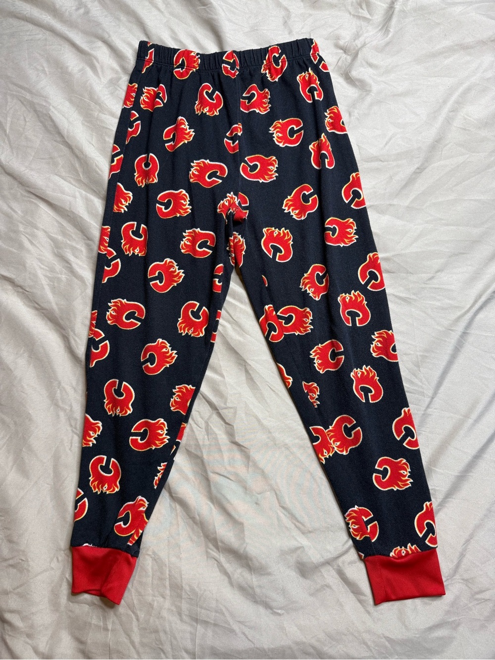 🔥2 for $10🔥Boys Calgary Flames PJ Pants NHL Small (6)